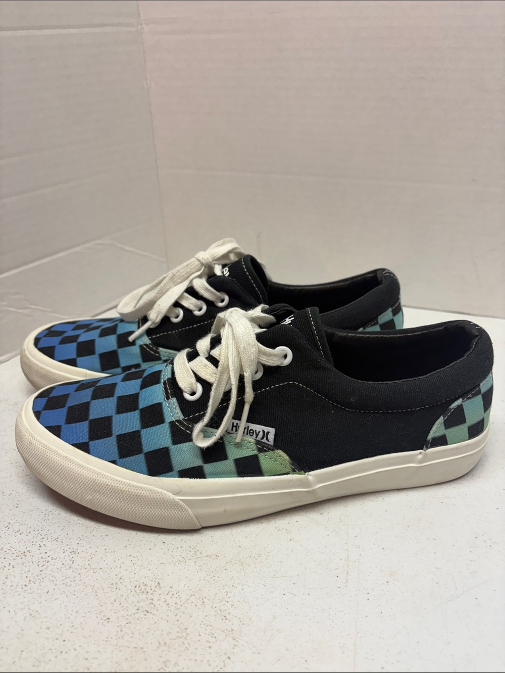 Hurley Low-Top Checkerboard Sneakers in Blue, Teal, Black